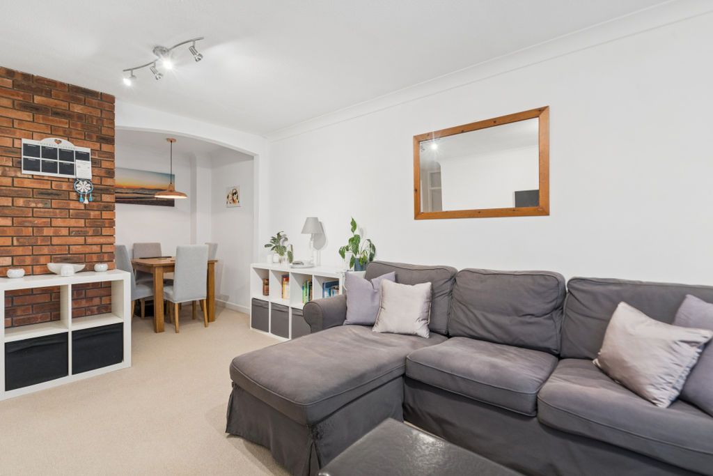 Property photo 3 of 9 Photo 8