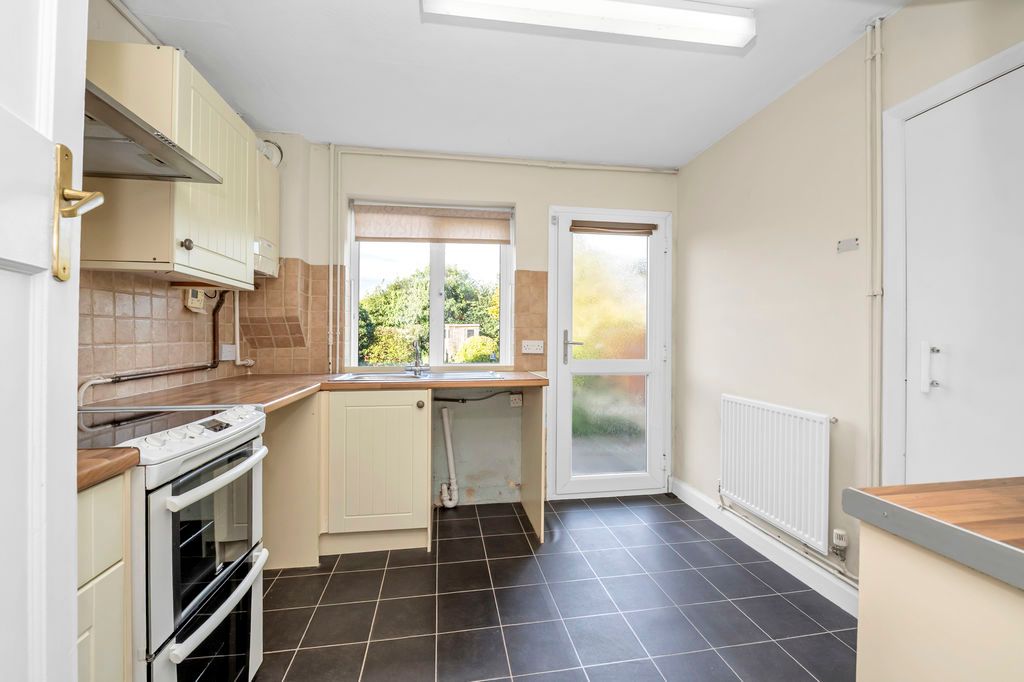 Property photo 3 of 13 Kitchen