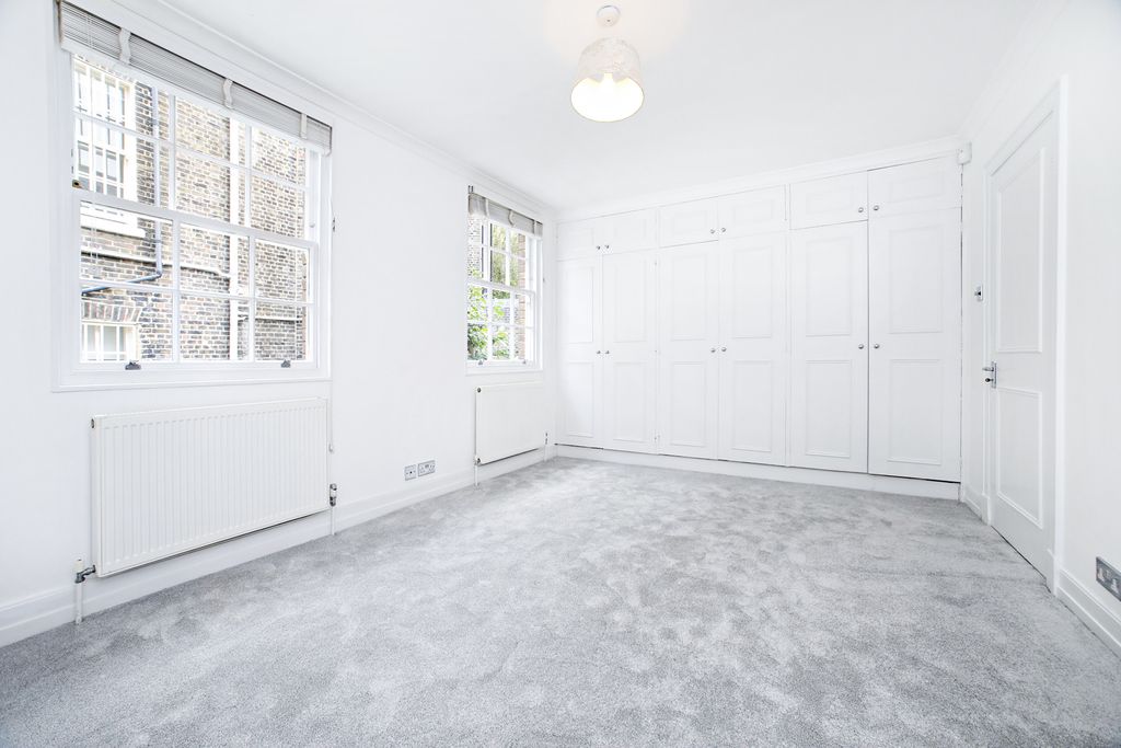 Property photo 2 of 21 Tedworth Property Cadogan Lane Bedroom 1