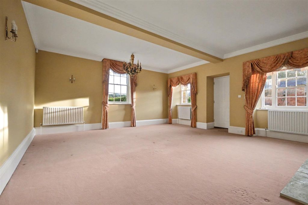 Property photo 2 of 47 Family Room