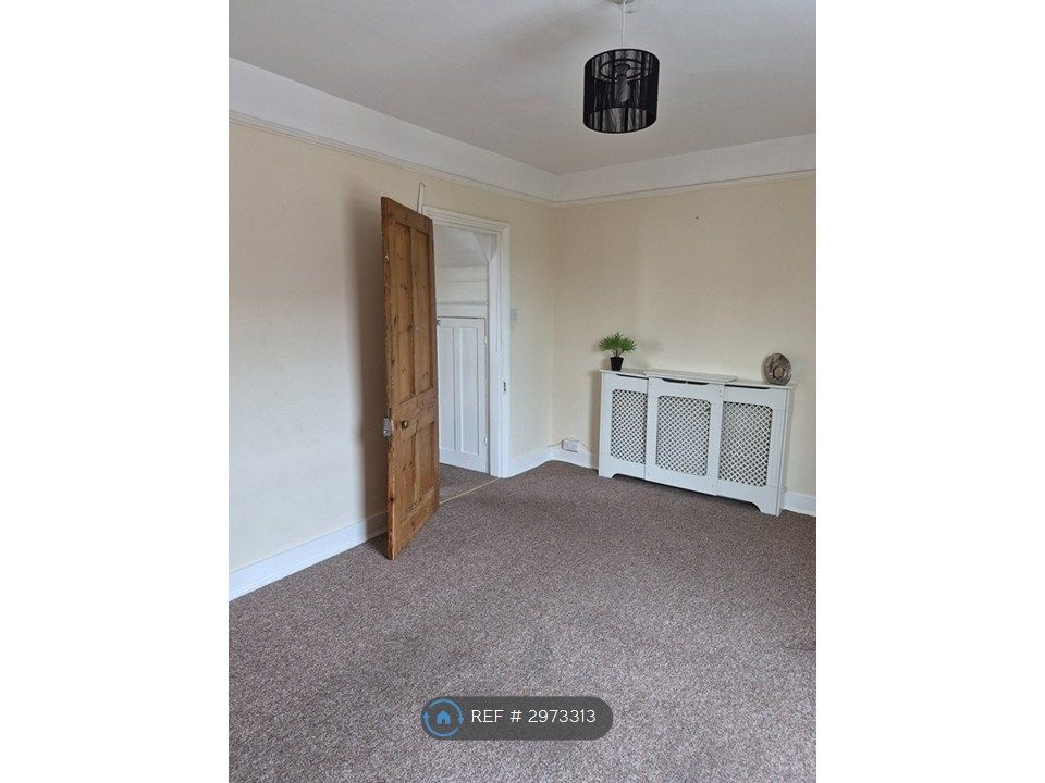 Property photo 3 of 14 Lounge