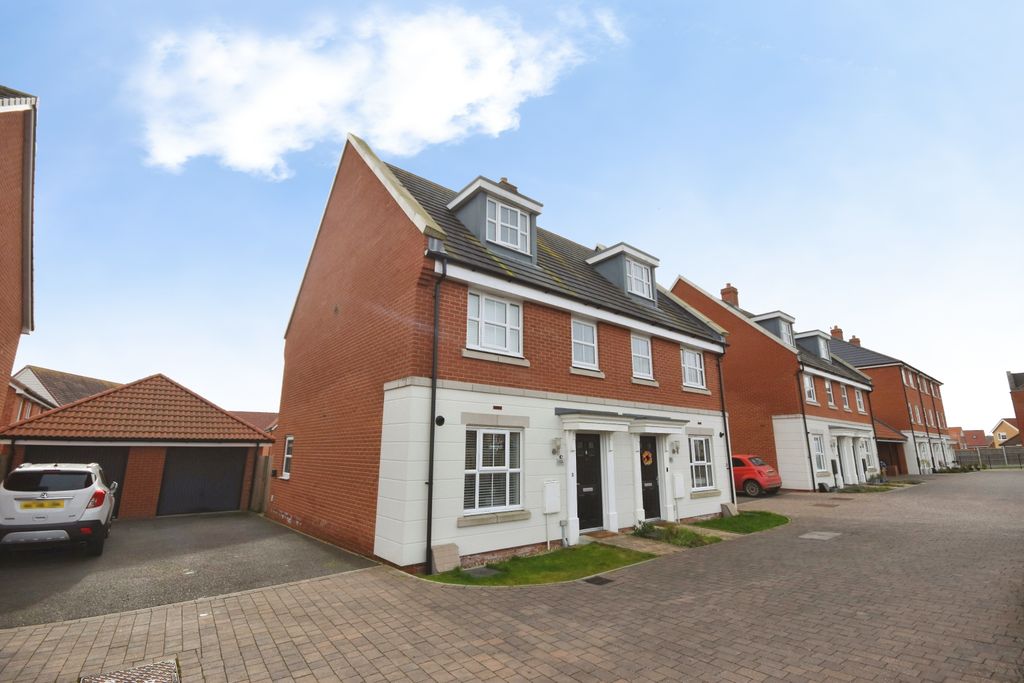 Property photo 1 of 19 Front Aspect