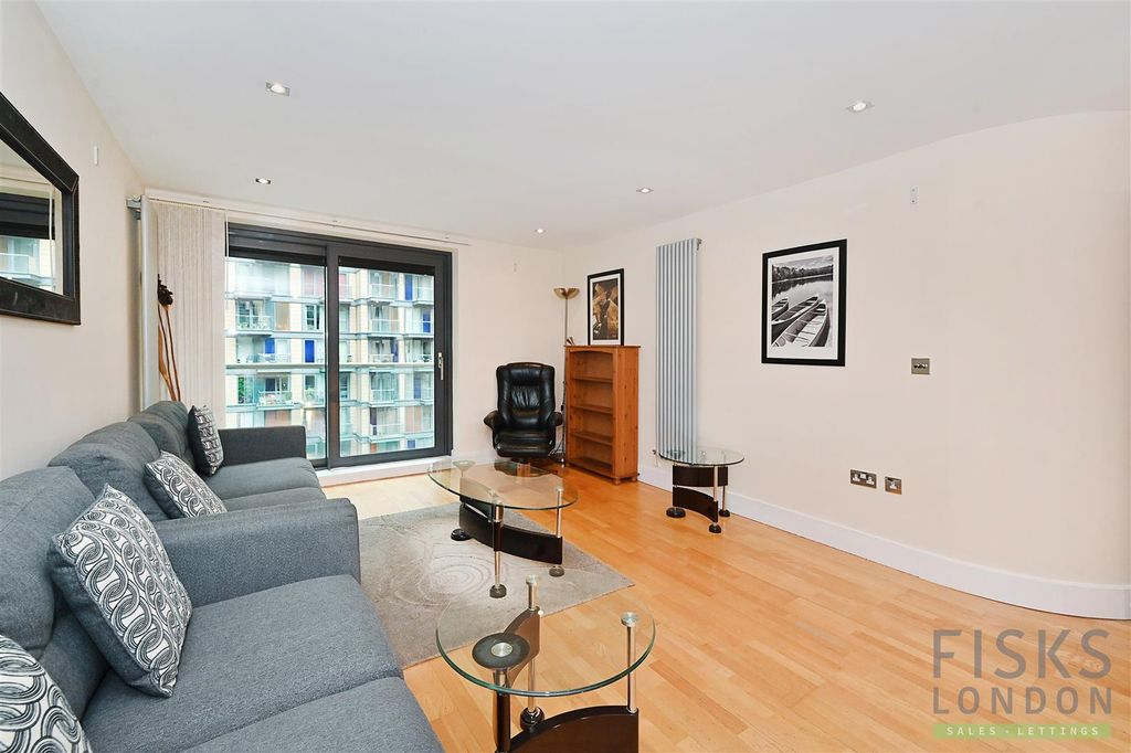 Property photo 2 of 13 216-41-Millharbour (4).Jpg