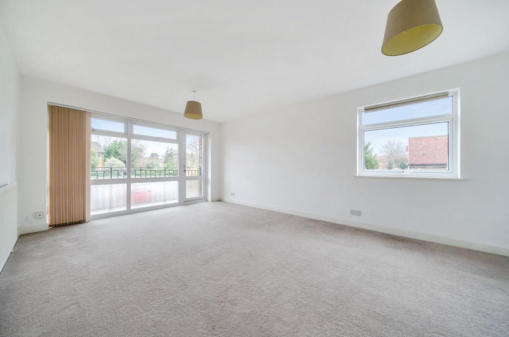 Property photo 2 of 12 Lounge2