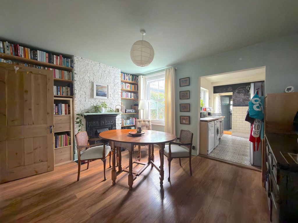 Property photo 3 of 27 Dining Room (1)