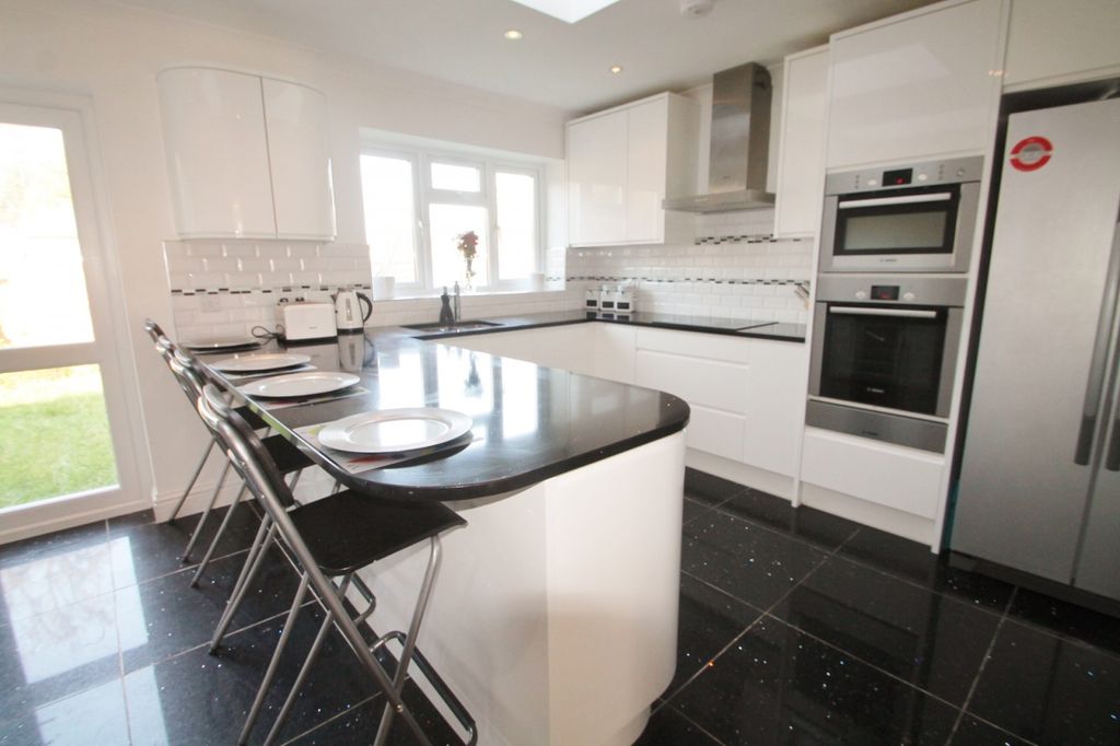 Property photo 1 of 12 Kitchen (Main)