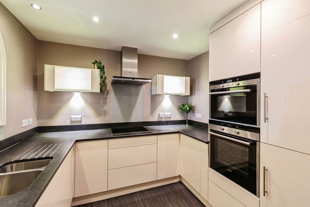 Property photo 3 of 24 Pbox-Img.Jpg