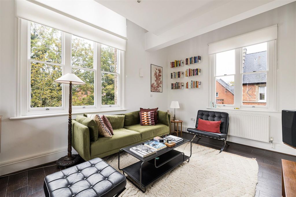 Property photo 2 of 24 Ritson Road, E8