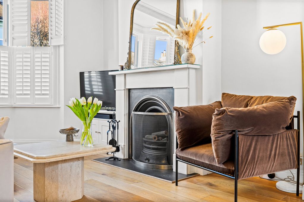 Property photo 2 of 16