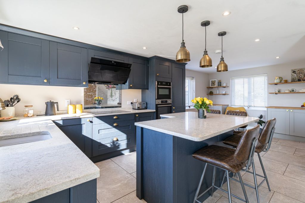 Property photo 3 of 36 2074667
