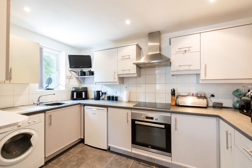 Property photo 3 of 12 1521913