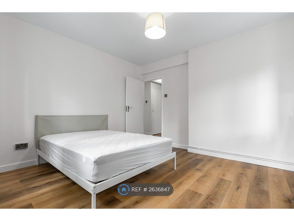Property photo 2 of 18 Room 2 (Available 31st October)