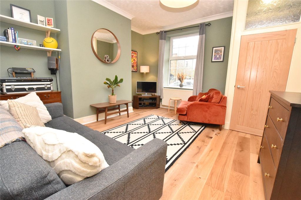 Property photo 2 of 14 Lounge