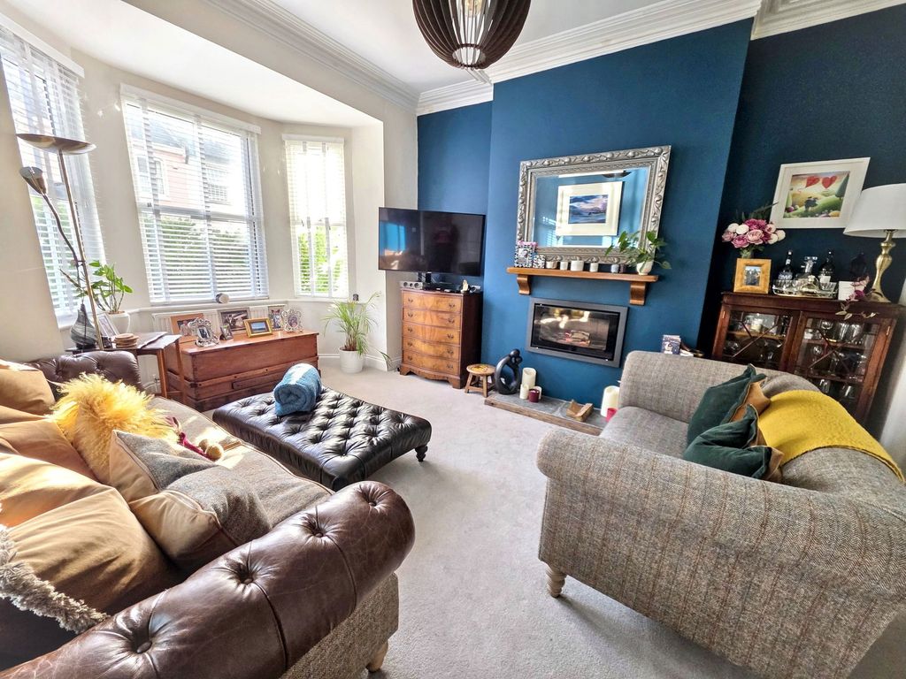 Property photo 2 of 31