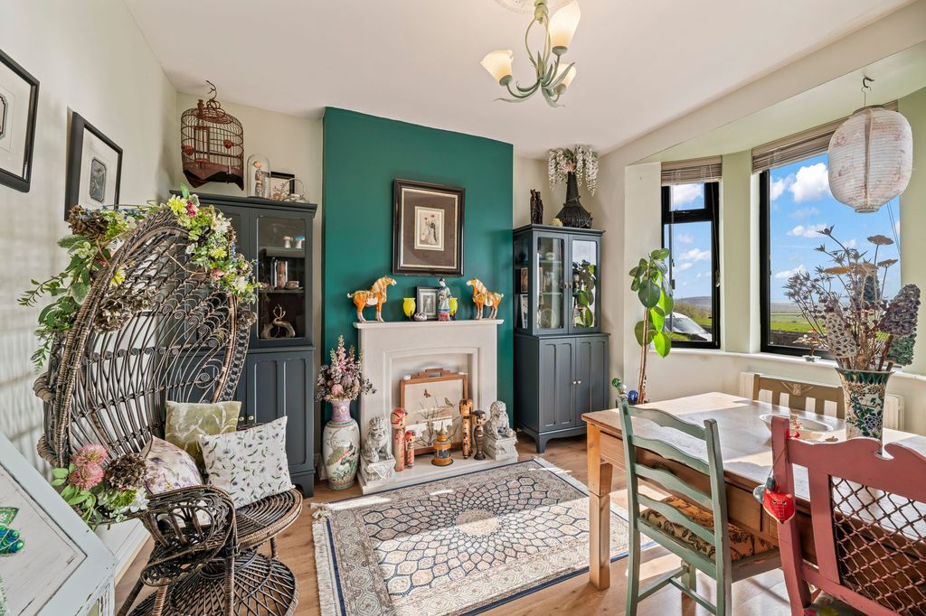 Property photo 2 of 32