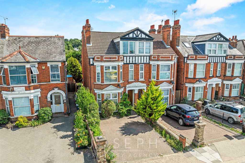 Property photo 1 of 23
