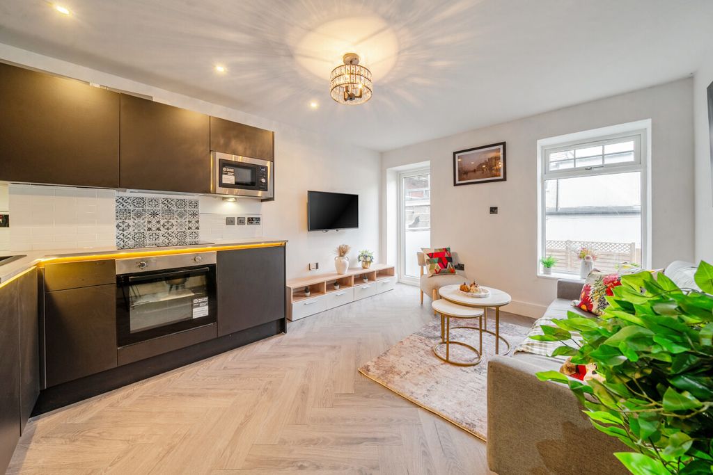 Property photo 1 of 9 1469471-9-6A18659...