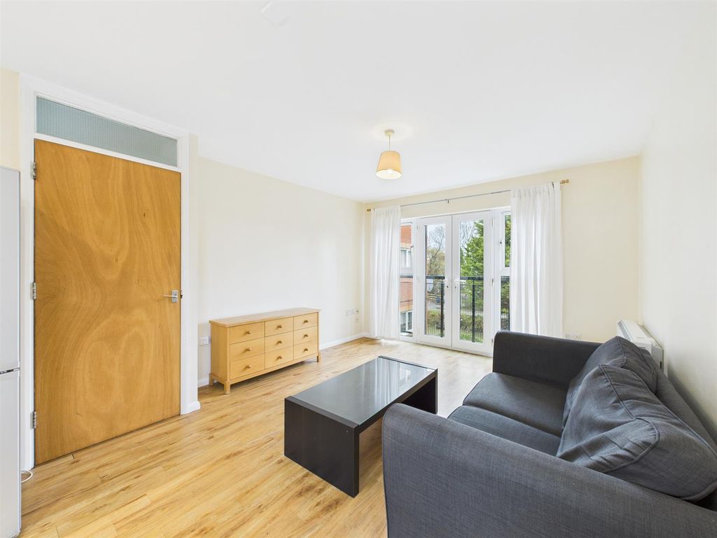 Property photo 2 of 8 Cam04063G0-Pr0168-Still005.Jpg