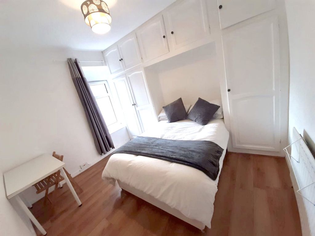 Property photo 3 of 10 2E24672B-Abe3-49F6-B12A-Fb04145E8Efd (1)