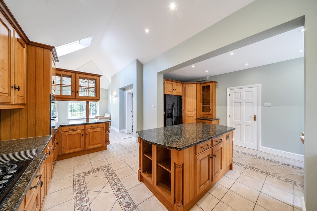 Property photo 3 of 12 1316482-18-687A67...