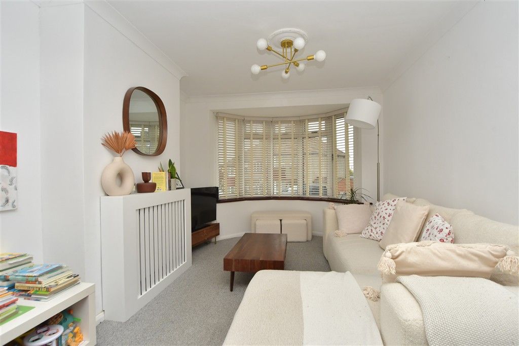 Property photo 3 of 12 Lounge