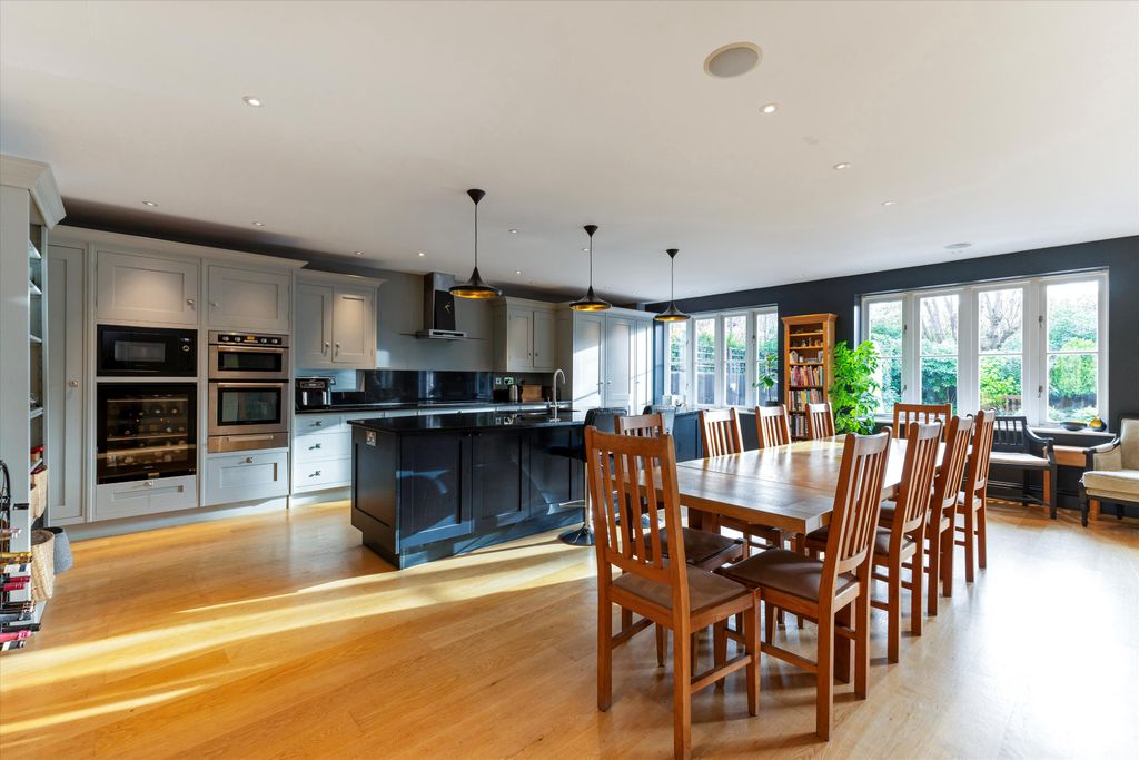 Property photo 3 of 18 Image