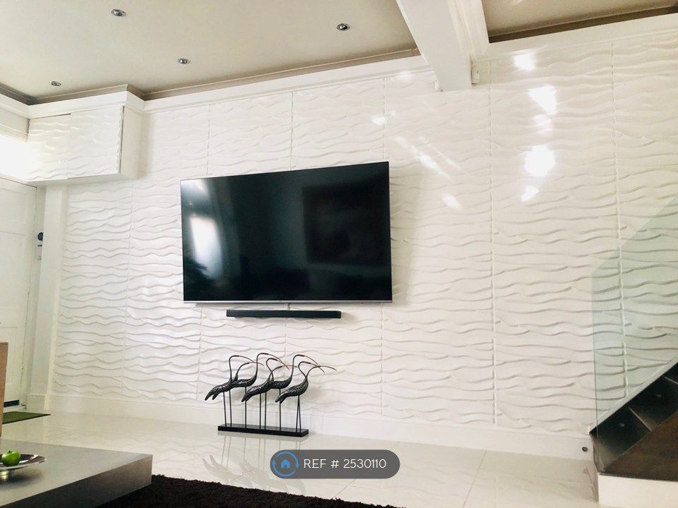 Property photo 3 of 35 Lounge