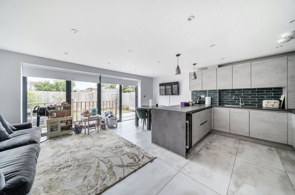 Property photo 2 of 17 Picture No. 02