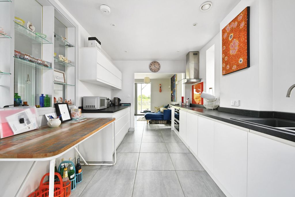 Property photo 3 of 28 Kitchen