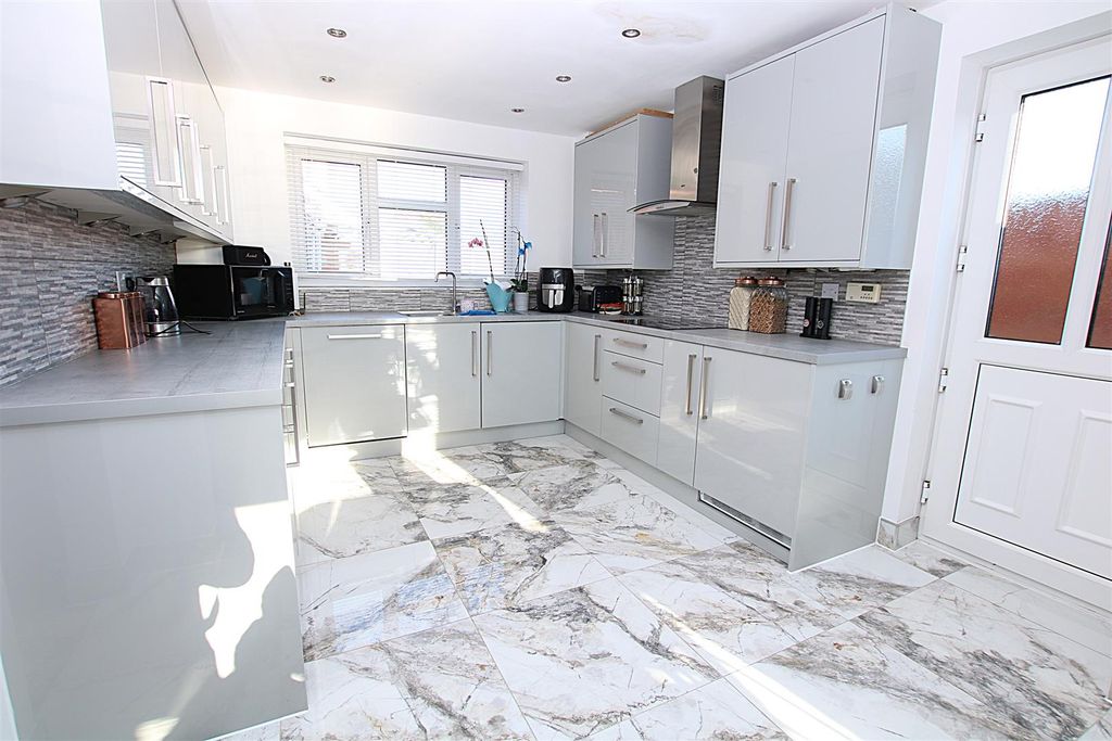 Property photo 2 of 16 Img_8401.Jpg