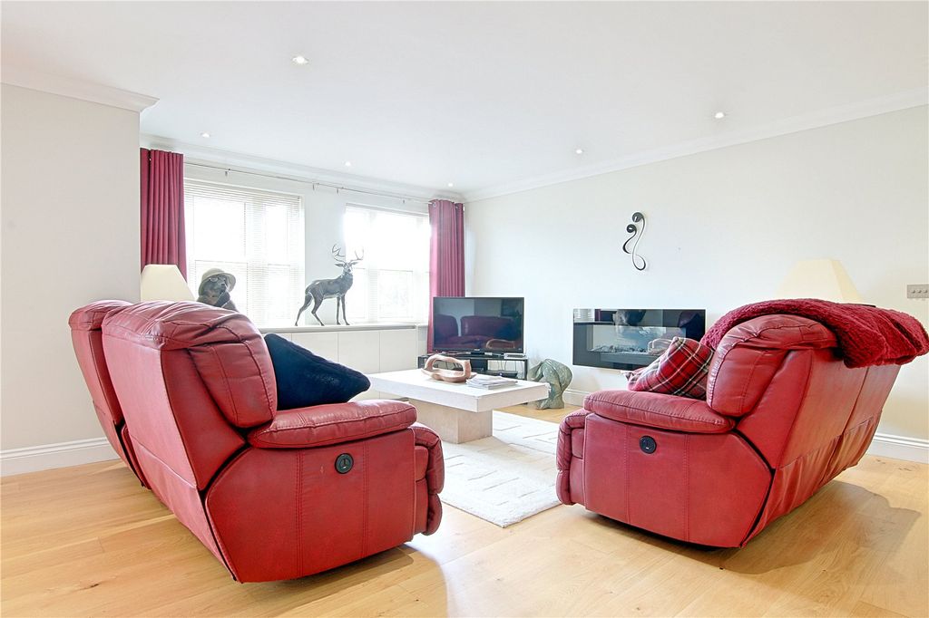 Property photo 2 of 25 Picture No. 21