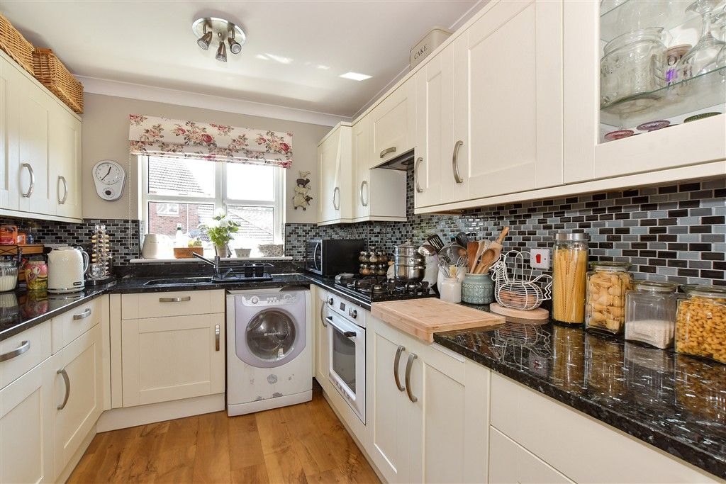 Property photo 3 of 12 Kitchen