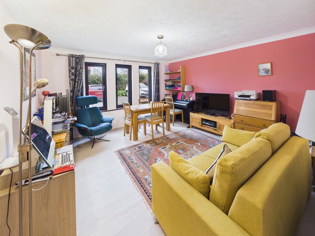 Property photo 2 of 11 Gallery