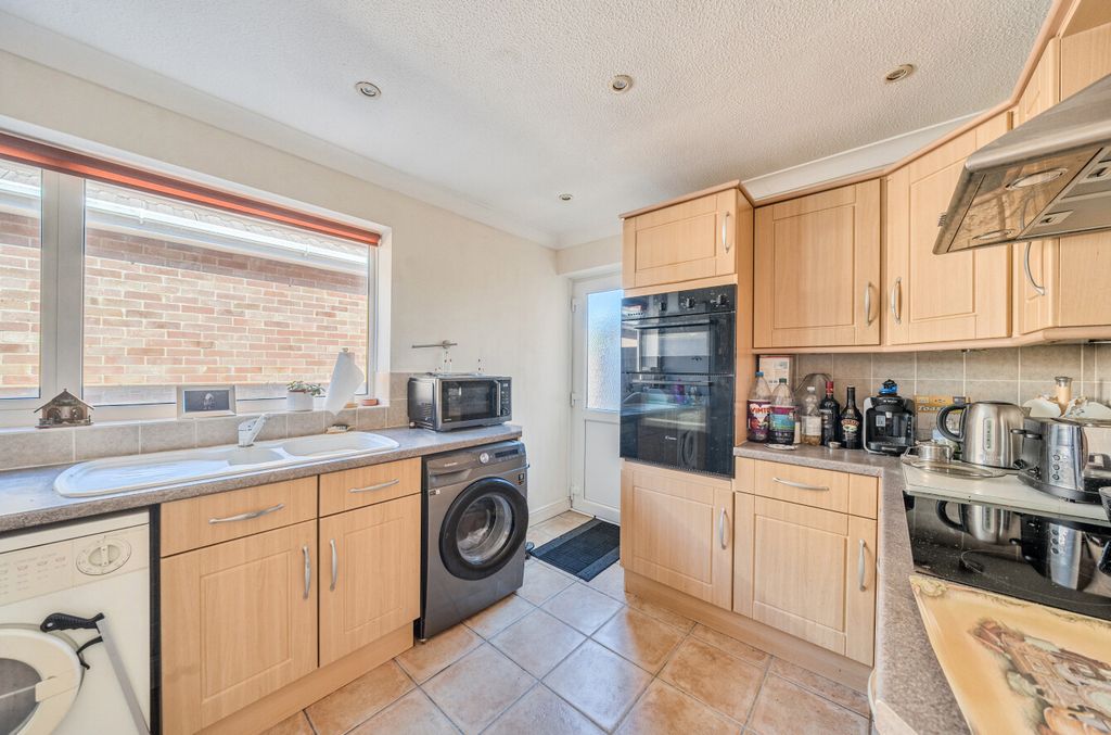 Property photo 3 of 11 1358452-18-68Dbc5...