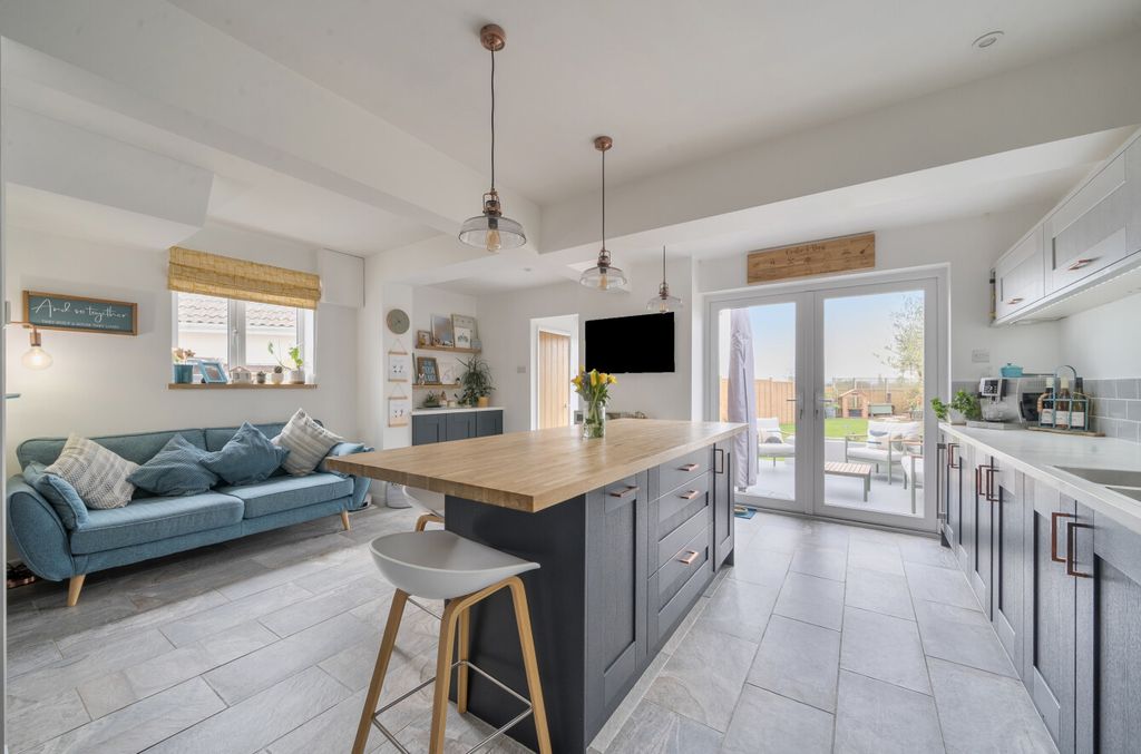 Property photo 2 of 27 Kitchen/Diner