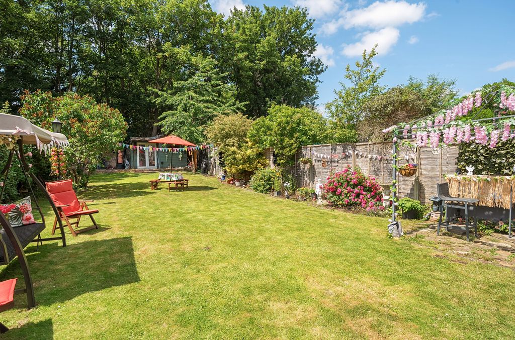 Property photo 2 of 18 1301402-9-6850382ce16Be