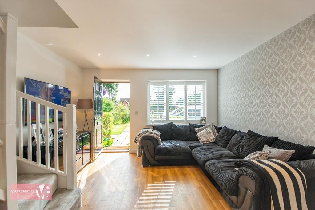 Property photo 3 of 12 Photo 5