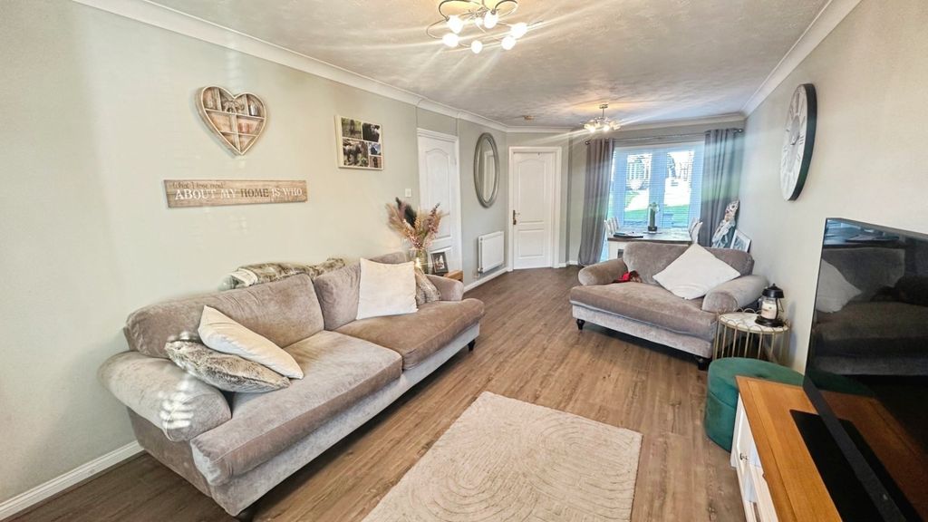 Property photo 3 of 22 Lounge/Dining Room