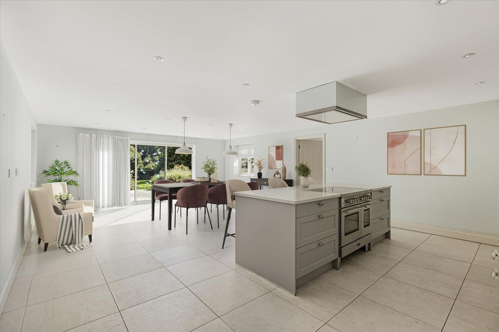 Property photo 3 of 39 Image