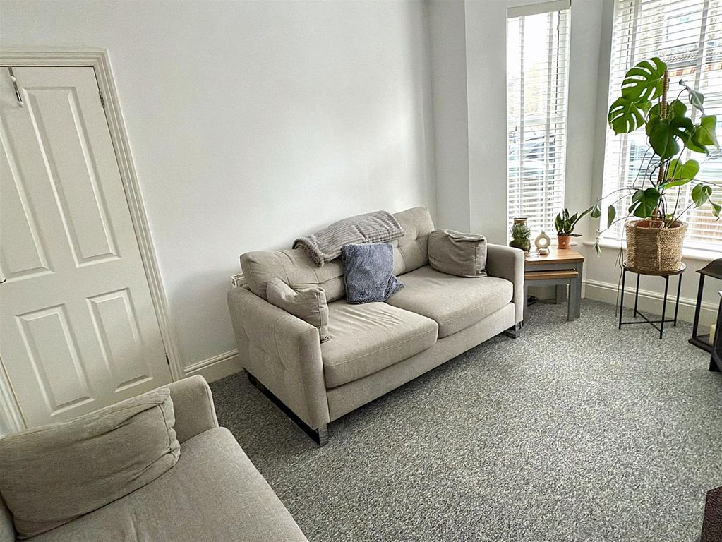 Property photo 2 of 18 Living Room.Jpg