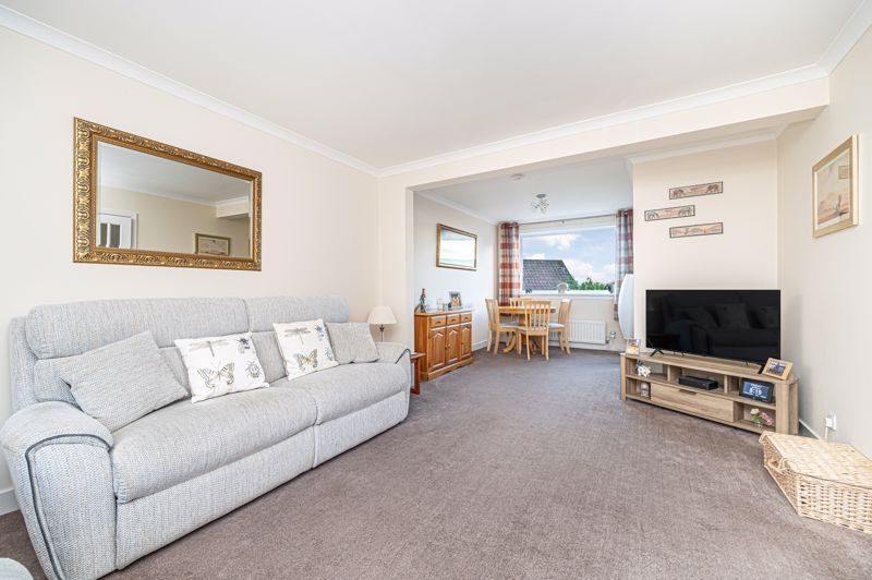 Property photo 3 of 25 Lounge