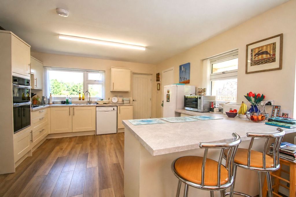 Property photo 3 of 29