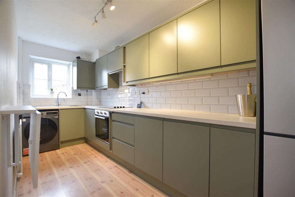 Property photo 2 of 13 Kitchen(1).Jpg