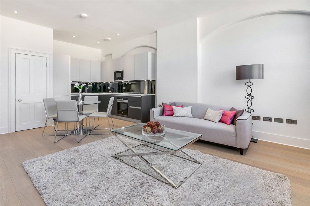 Property photo 1 of 9