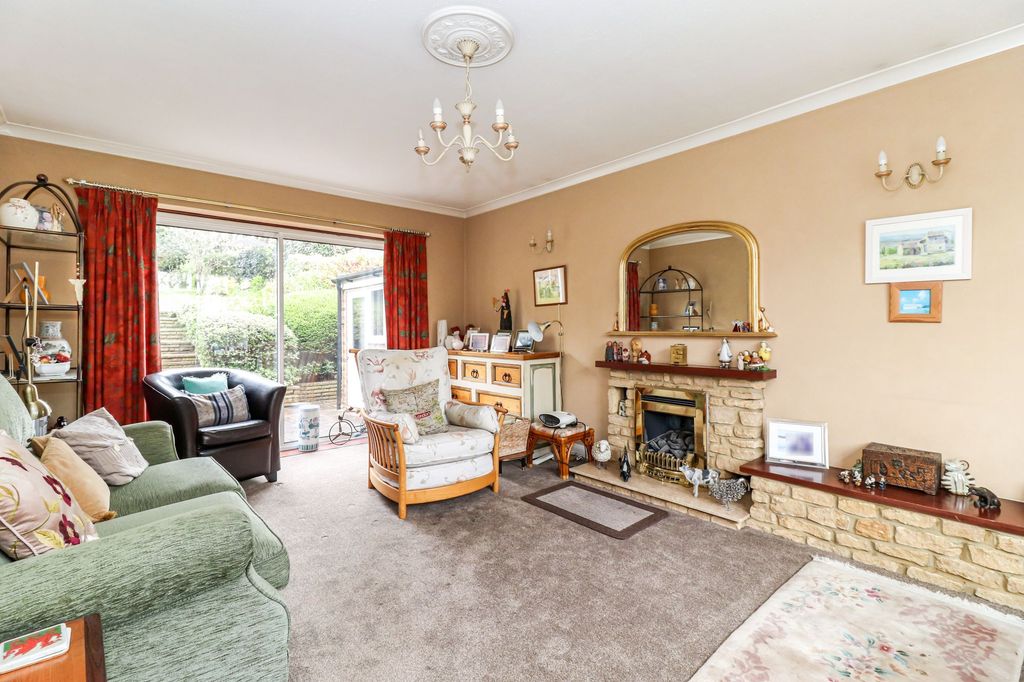 Property photo 2 of 27