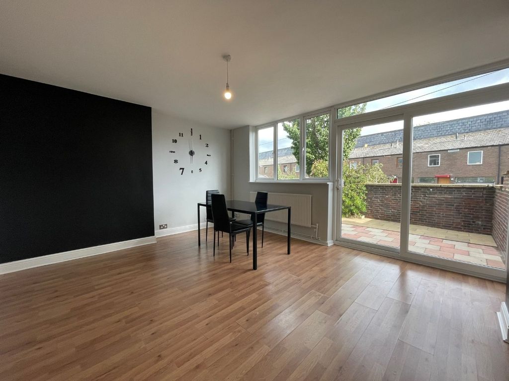 Property photo 3 of 11 2596693