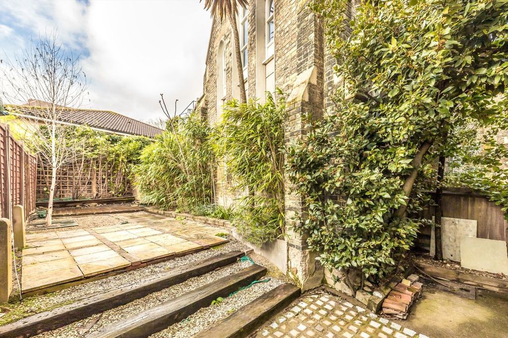 Property photo 3 of 6