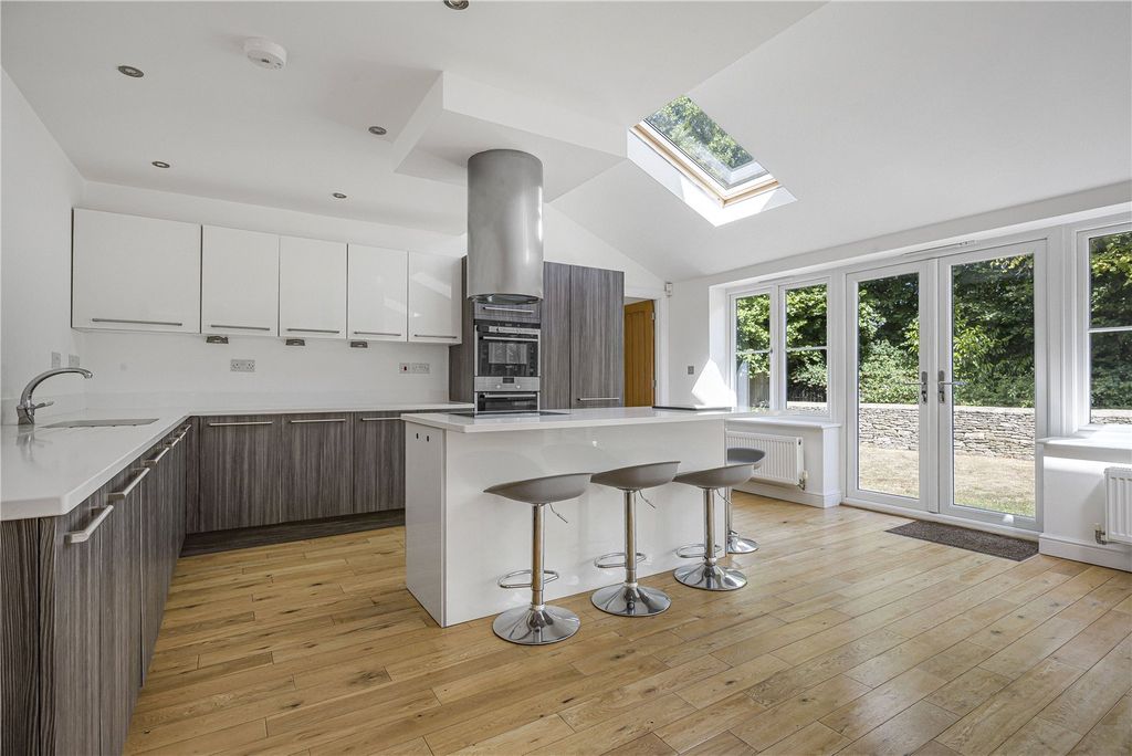 Property photo 2 of 20 Picture No. 27