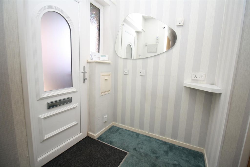 Property photo 2 of 14 Entrance