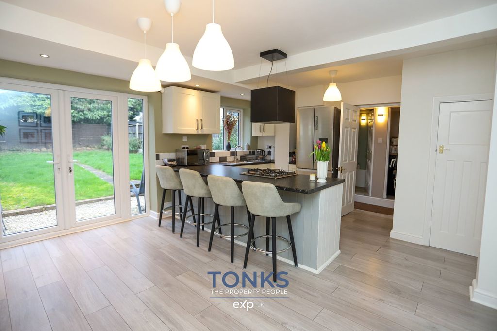 Property photo 2 of 21